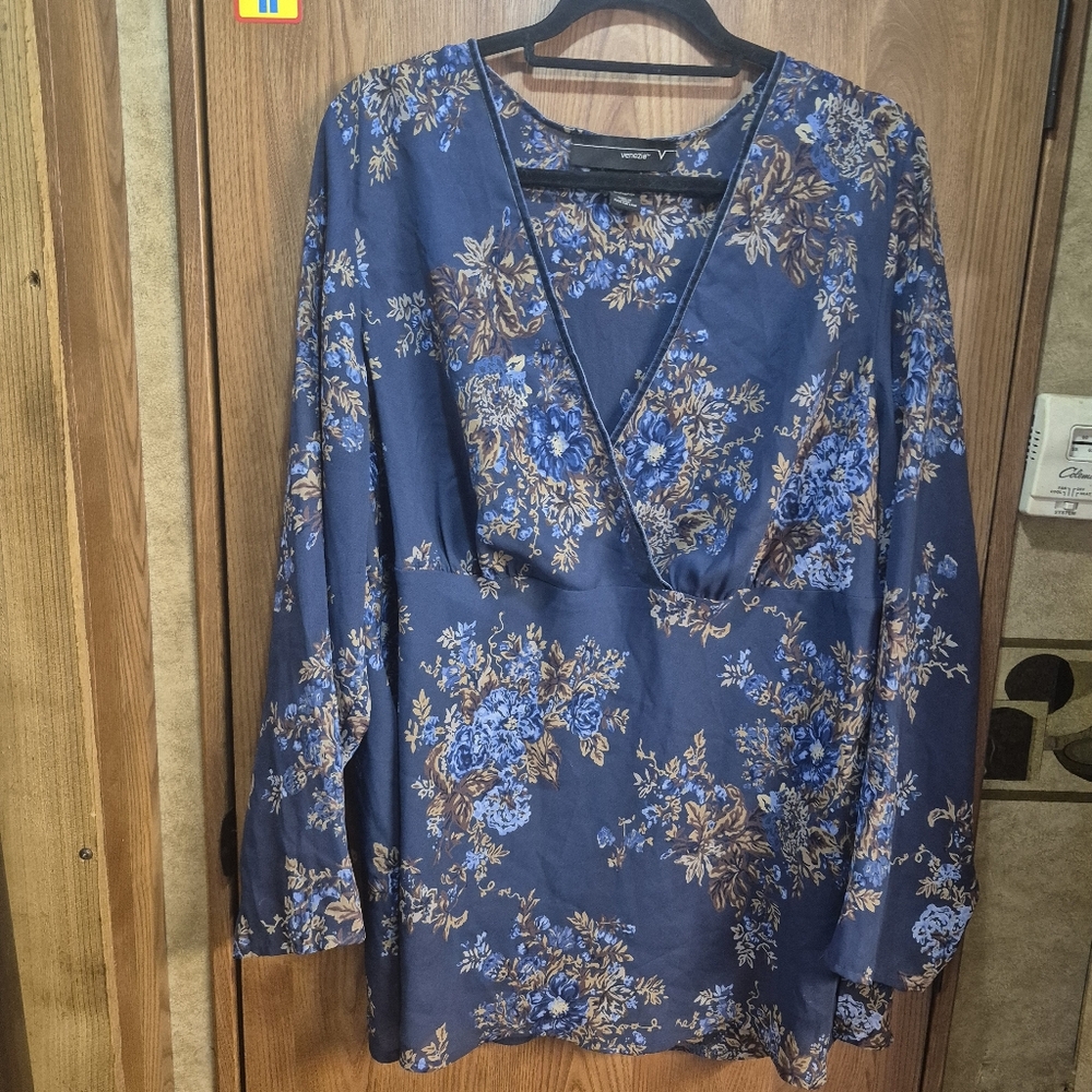 Venezia Navy Floral V-Neck Long Sleeve Blouse.  Box 37